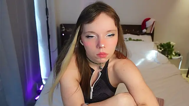 Snapshot of Ayra_Lust chatting on 01-13-25, 07:11 Ayra Lust online show from 01-13-25, 07:11