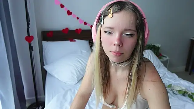 Snapshot of Ayra_Lust chatting on 02-14-25, 03:54 Ayra Lust online show from 02-14-25, 03:54