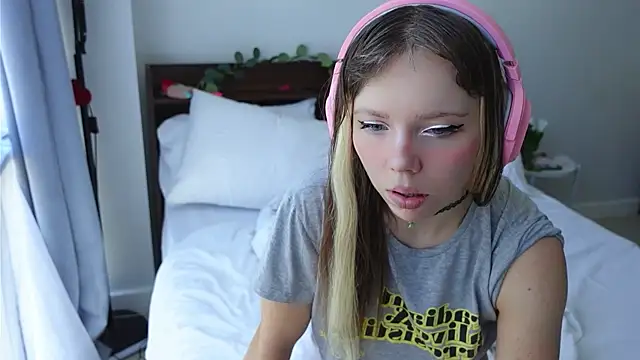 Snapshot of Ayra_Lust chatting on 03-17-25, 03:36 Ayra Lust online show from 03-17-25, 03:36