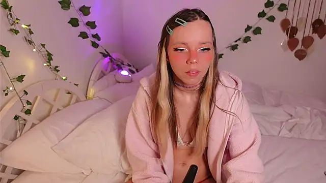 Snapshot of Ayra_Lust chatting on 09-28-25, 10:59 Ayra Lust online show from 09-28-25, 10:59