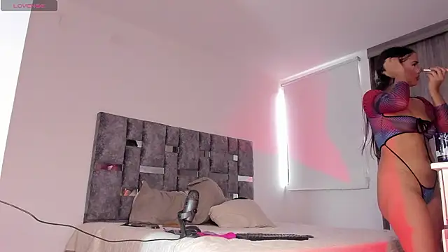 Snapshot of rossth1 chatting on 03-06-26, 07:43 rossth1 online show from 03-06-26, 07:43