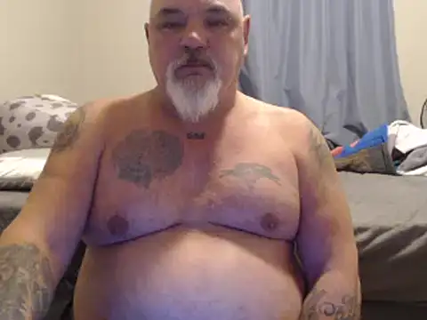 Newfiesausage1972 online show from 01-06-25, 02:03