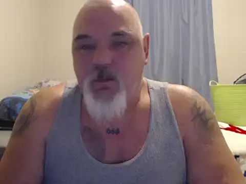 Newfiesausage1972 online show from 01-11-25, 01:11