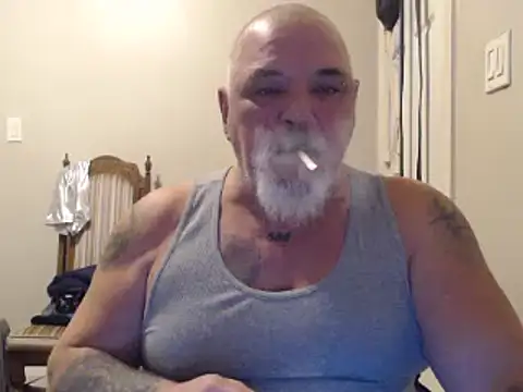 Newfiesausage1972 online show from 01-30-25, 03:19