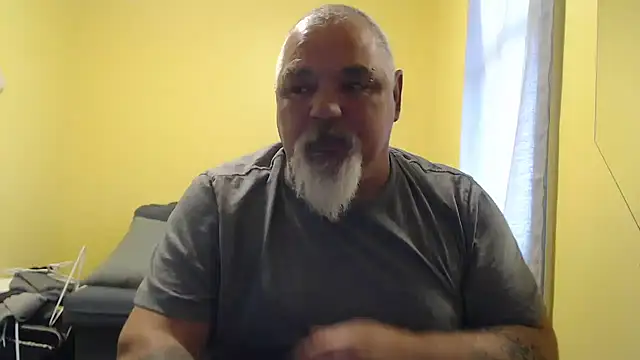 Newfiesausage1972 online show from 11-06-25, 01:45