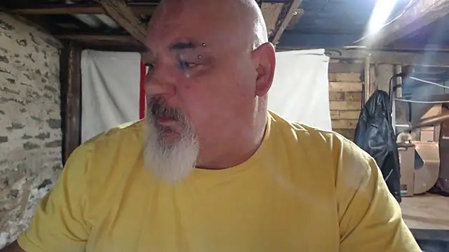 Newfiesausage1972 online show from 11-24-25, 08:36