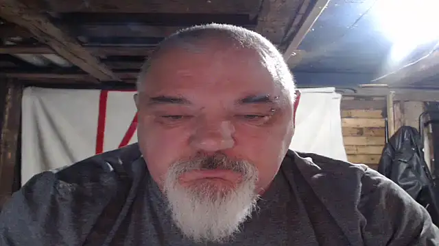 Newfiesausage1972 online show from 12-14-25, 10:20