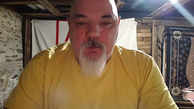 Newfiesausage1972 online show from 01-18-26, 07:56