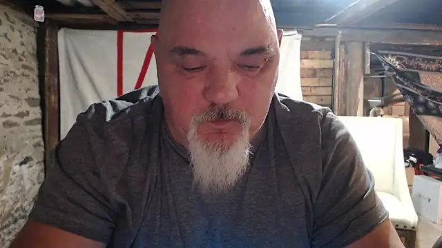 Newfiesausage1972 online show from 02-15-26, 11:45