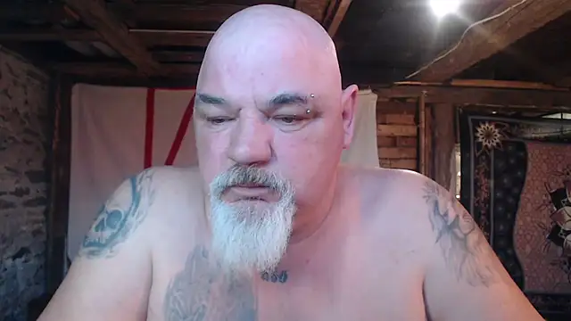 Newfiesausage1972 online show from 03-27-26, 11:32