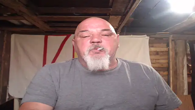 Snapshot of Newfiesausage1972 chatting on 05-02-26, 01:27 Newfiesausage1972 online show from 05-02-26, 01:27