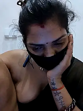 Snapshot of Simaran_bhabhi chatting on 03-11-26, 08:37 Simaran bhabhi online show from 03-11-26, 08:37