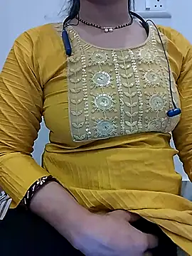Snapshot of Simaran_bhabhi chatting on 03-12-26, 12:55 Simaran bhabhi online show from 03-12-26, 12:55