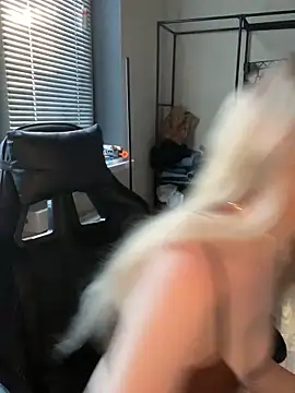 Snapshot of meanexx chatting on 03-05-26, 05:03 meanexx online show from 03-05-26, 05:03