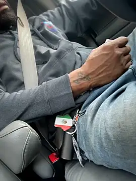 Snapshot of 1BeautyN1Beast chatting on 10-15-25, 01:11 1BeautyN1Beast online show from 10-15-25, 01:11