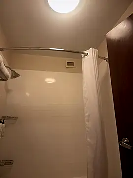 Snapshot of 1BeautyN1Beast chatting on 10-16-25, 11:39 1BeautyN1Beast online show from 10-16-25, 11:39