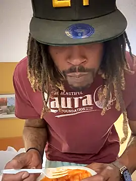 Snapshot of 1BeautyN1Beast chatting on 10-19-25, 08:20 1BeautyN1Beast online show from 10-19-25, 08:20