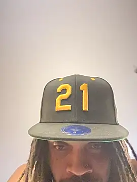 Snapshot of 1BeautyN1Beast chatting on 10-22-25, 01:17 1BeautyN1Beast online show from 10-22-25, 01:17