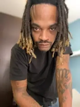 Snapshot of 1BeautyN1Beast chatting on 10-24-25, 01:29 1BeautyN1Beast online show from 10-24-25, 01:29