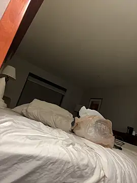 Snapshot of 1BeautyN1Beast chatting on 11-11-25, 01:38 1BeautyN1Beast online show from 11-11-25, 01:38