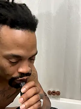 Snapshot of 1BeautyN1Beast chatting on 11-13-25, 03:55 1BeautyN1Beast online show from 11-13-25, 03:55