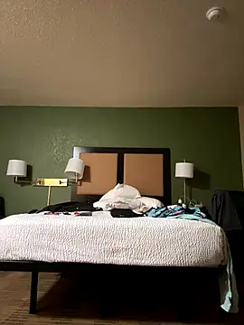 Snapshot of 1BeautyN1Beast chatting on 11-15-25, 01:47 1BeautyN1Beast online show from 11-15-25, 01:47