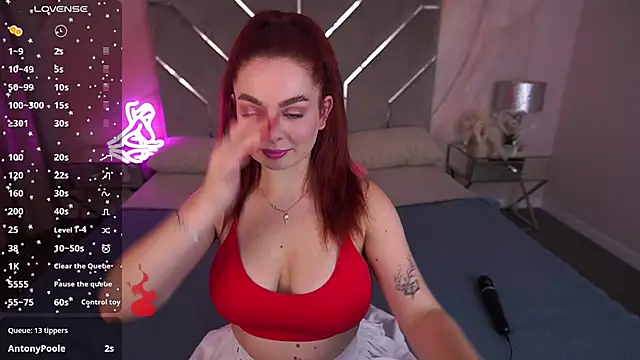 Snapshot of CarolinaDia chatting on 03-16-25, 12:01 CarolinaDia online show from 03-16-25, 12:01