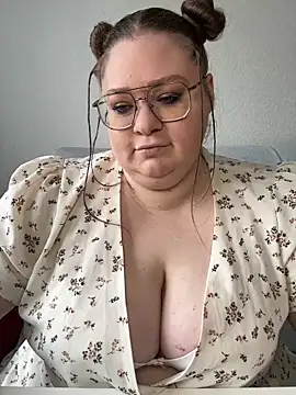 Chloe WS online show from 03-17-25, 06:18