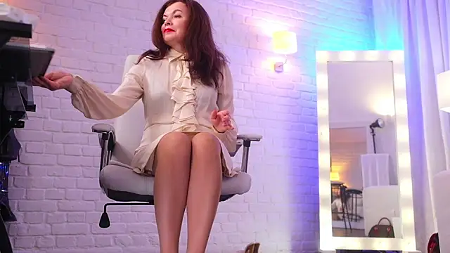 Nylon Legs online show from 12-03-25, 09:46