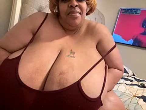 Missredboneo12 online show from 11-15-25, 05:27