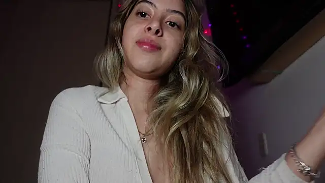 Snapshot of tinysofia_ chatting on 09-18-25, 11:51 tinysofia online show from 09-18-25, 11:51