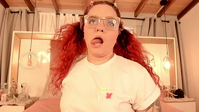 Twwiiggy online show from 02-05-25, 08:04