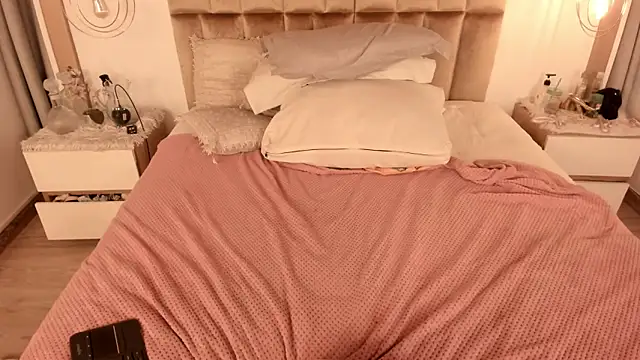 Twwiiggy online show from 02-11-25, 02:14