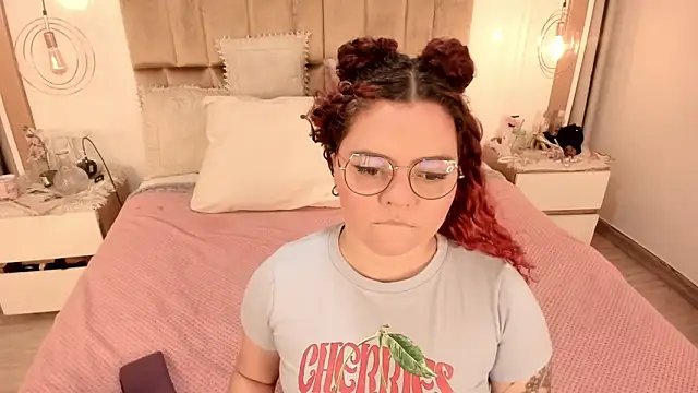 Twwiiggy online show from 02-13-25, 08:03