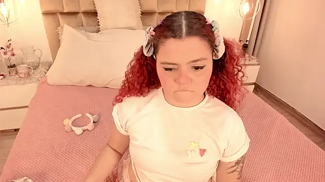 Twwiiggy online show from 02-14-25, 08:37