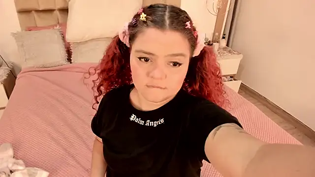 Twwiiggy online show from 02-18-25, 08:03