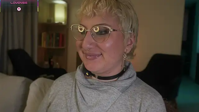 Snapshot of Ximenna_Cruz chatting on 12-03-25, 08:40 Ximenna Cruz online show from 12-03-25, 08:40