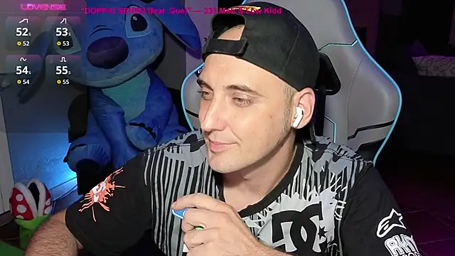 Snapshot of Gil_gamesh90 chatting on 09-24-25, 05:27 Gil gamesh90 online show from 09-24-25, 05:27