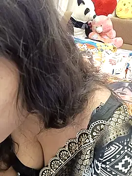 Divya girl online show from 06-17-26, 11:56