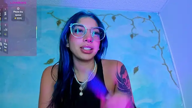 Snapshot of SaturnooStonee chatting on 02-25-26, 02:32 SaturnooStonee online show from 02-25-26, 02:32