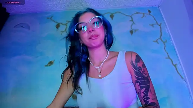 Snapshot of SaturnooStonee chatting on 03-11-26, 02:28 SaturnooStonee online show from 03-11-26, 02:28