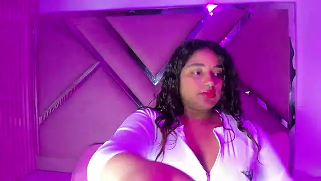 Sofia Hernandez  online show from 10-25-25, 03:25