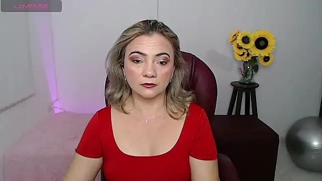 Snapshot of ana_milf chatting on 02-13-26, 02:46 ana milf online show from 02-13-26, 02:46