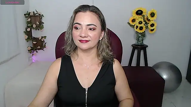 Snapshot of ana_milf chatting on 03-12-26, 12:44 ana milf online show from 03-12-26, 12:44