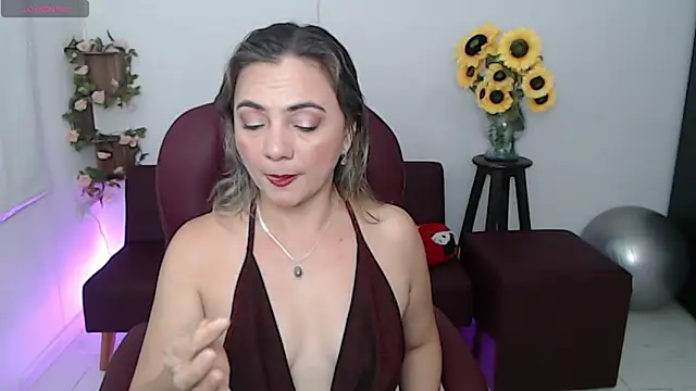 Snapshot of ana_milf chatting on 04-10-26, 12:43 ana milf online show from 04-10-26, 12:43