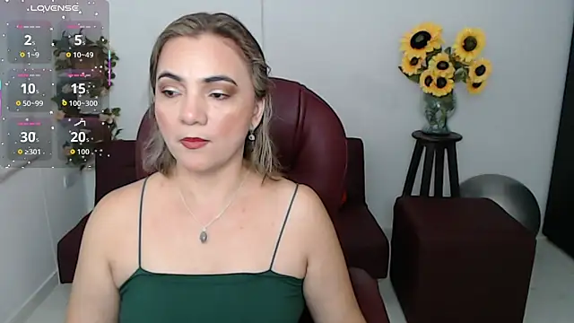 Snapshot of ana_milf chatting on 04-29-26, 01:15 ana milf online show from 04-29-26, 01:15