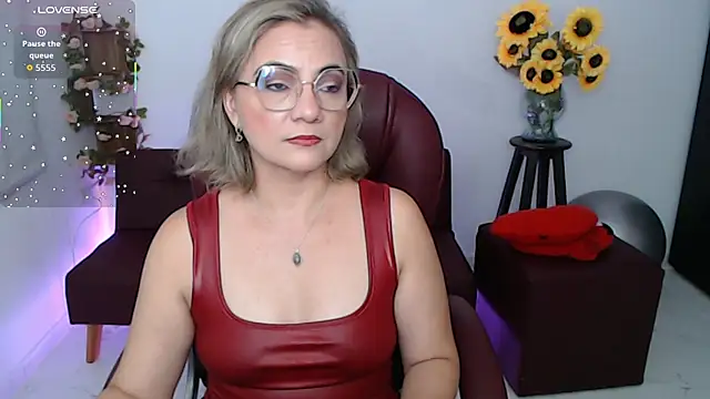 Snapshot of ana_milf chatting on 04-30-26, 01:39 ana milf online show from 04-30-26, 01:39