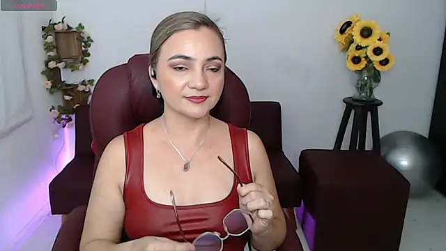 Snapshot of ana_milf chatting on 05-09-26, 03:06 ana milf online show from 05-09-26, 03:06