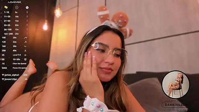 Snapshot of danii_hill_ chatting on 12-23-24, 08:22 danii hill online show from 12-23-24, 08:22