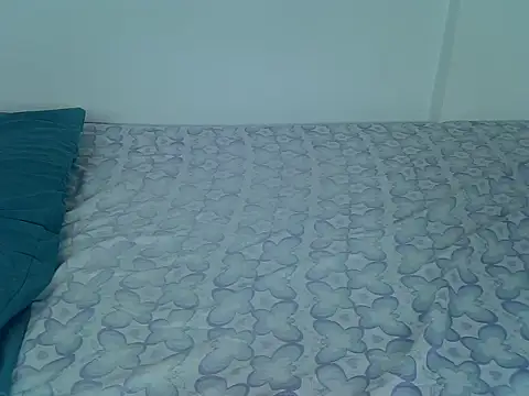 Snapshot of laetitia_ chatting on 10-17-25, 01:03 laetitia online show from 10-17-25, 01:03